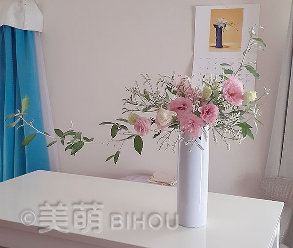 花材:ロシアンオリーブ トルコキキョウ