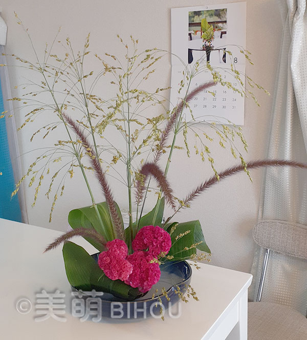 花材:玉すだれ パープルファンでグラス ケイトウ ハラン