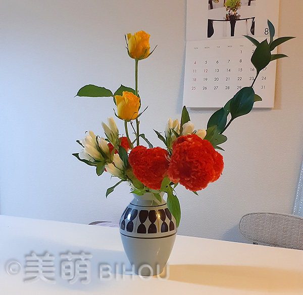 花材::ケイトウ リンドウ バラ