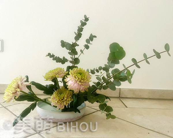 草月テキスト1-3松田和佳様
花器:陶器花器器花器筒形 白